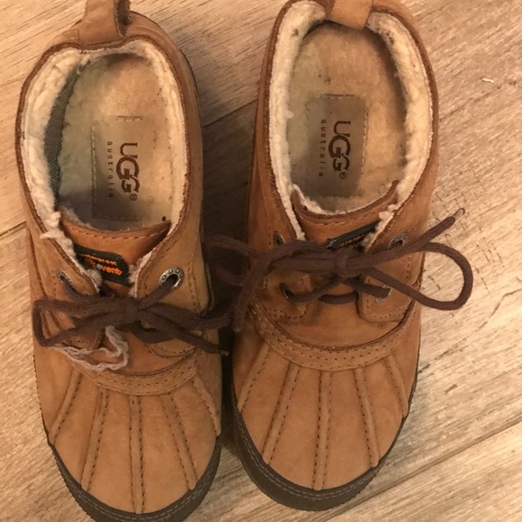 Used UGG kids boots, size 1US - Picture 2 of 4